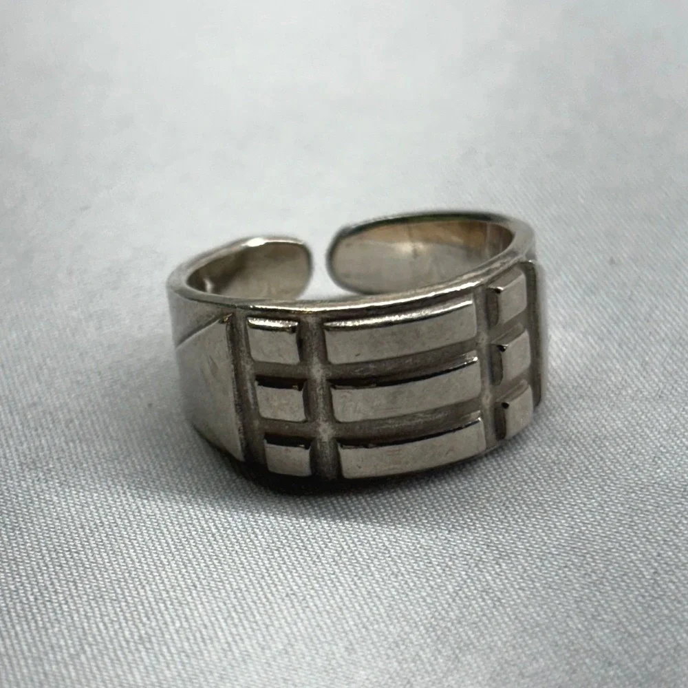 Vintage Atlantis Sterling Silver Ring Unisex Size 8.5 Silver Excellent 925